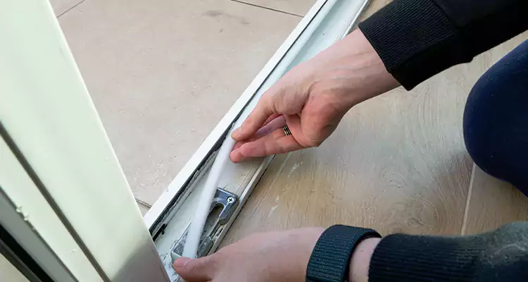 Garage Door Off Track Repair in Temple Terrace, FL