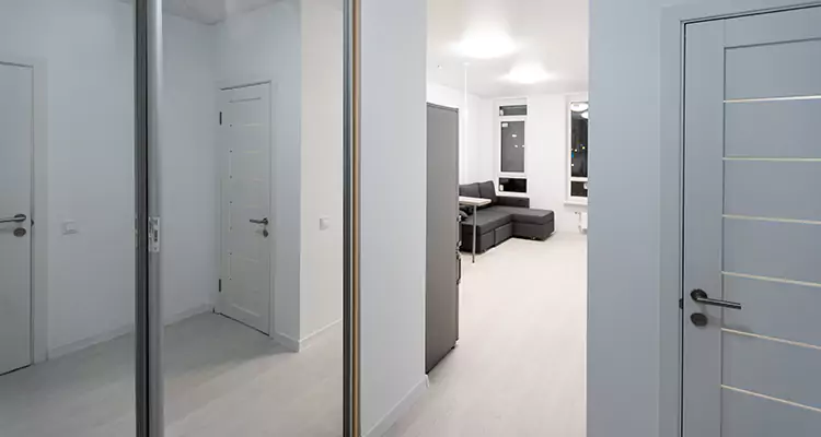 Modern Mirrored Closet Doors Repair in Temple Terrace, FL